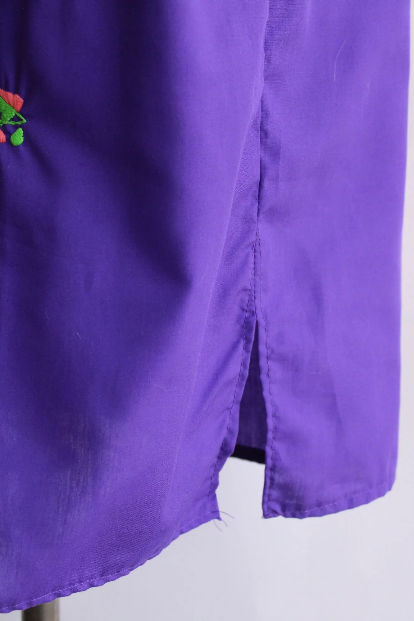 Vintage 1980s 1990s Purple Mexican Oaxaca Embroidered Dress