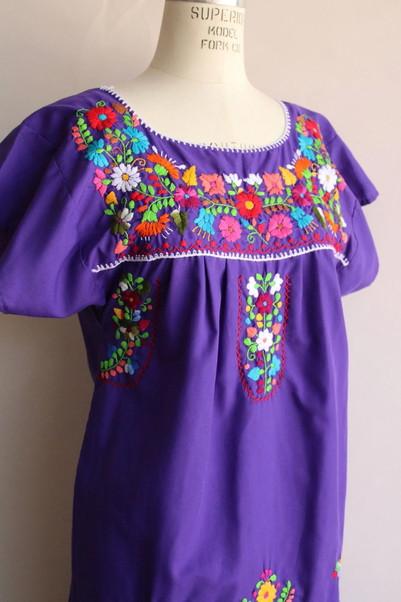 Vintage 1980s 1990s Purple Mexican Oaxaca Embroidered Dress