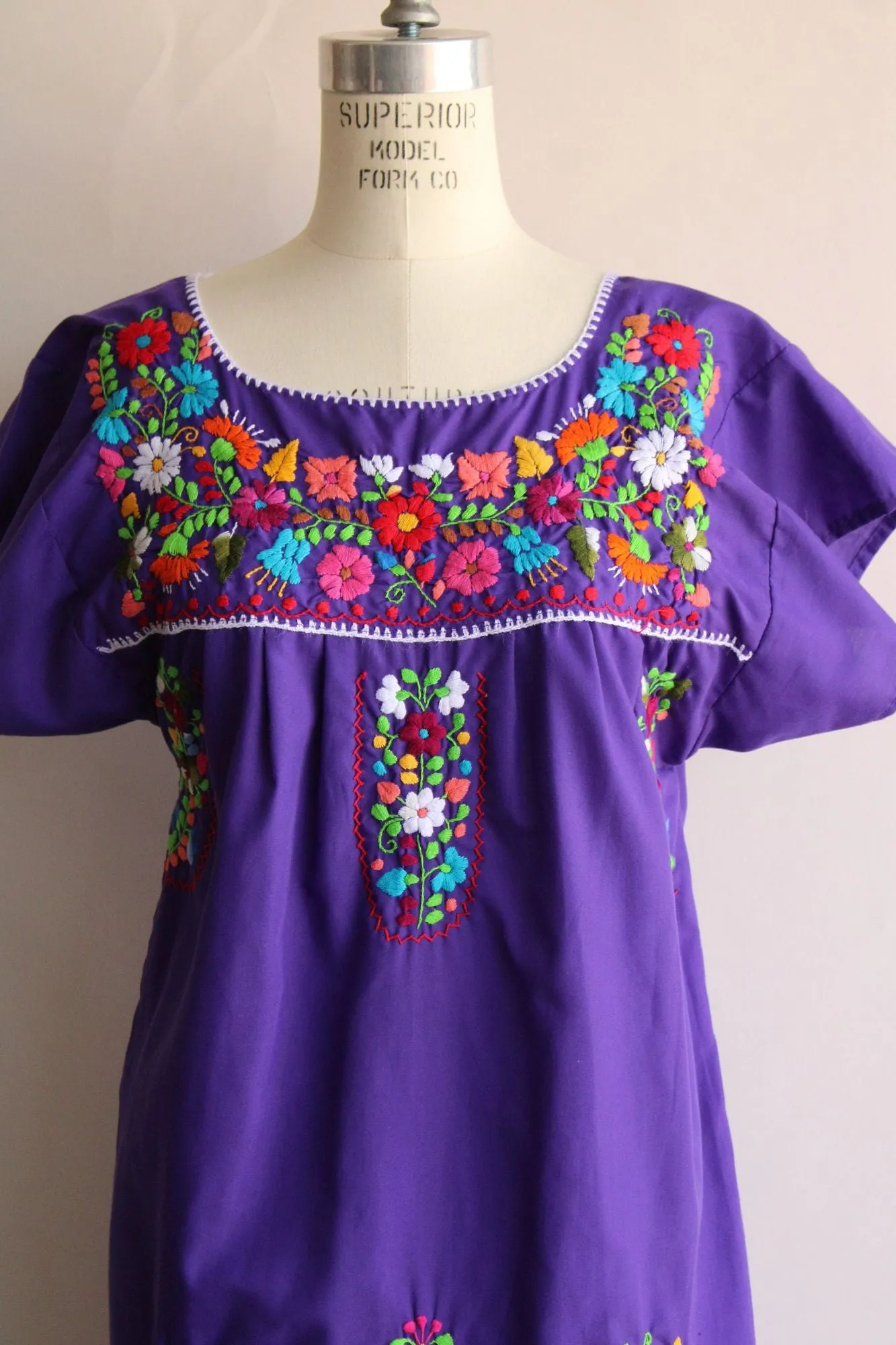 Vintage 1980s 1990s Purple Mexican Oaxaca Embroidered Dress