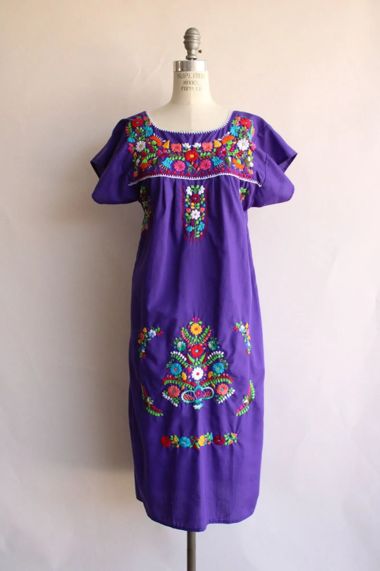 Vintage 1980s 1990s Purple Mexican Oaxaca Embroidered Dress
